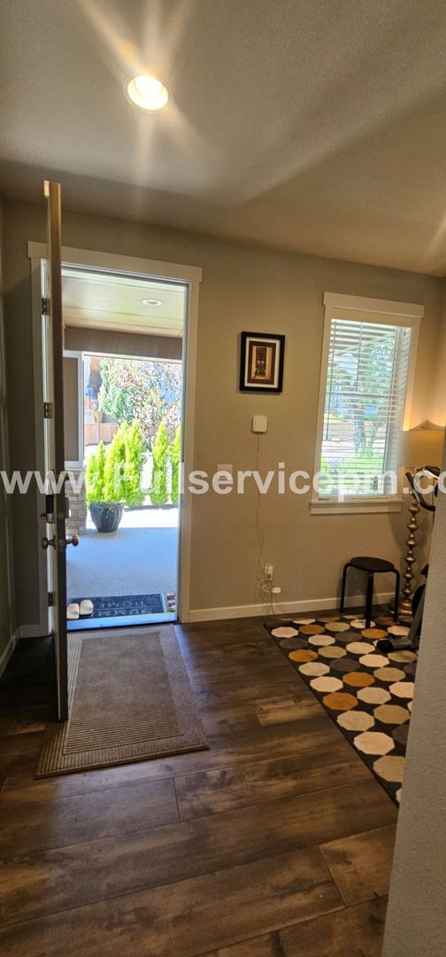 Foto del edificio - Newer Incredible home with all the amenities!