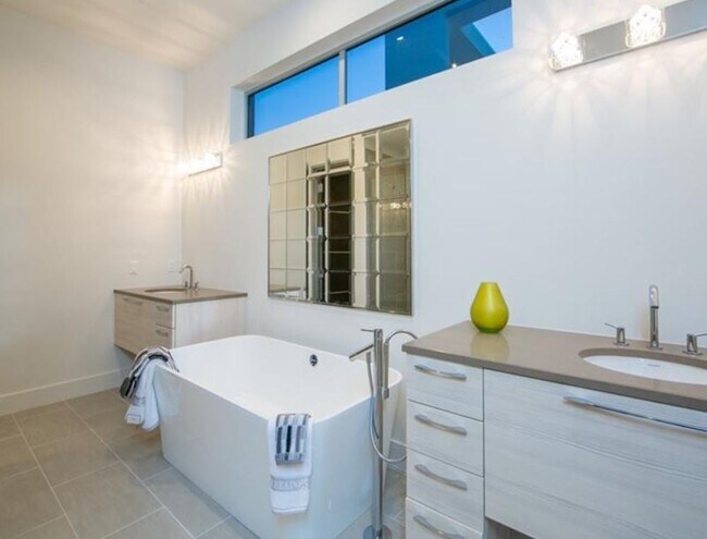 Baño principal - 221 Cosmopolitan Ct