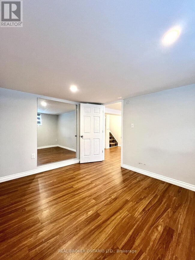 Building Photo - 5285 Woodhaven Ct