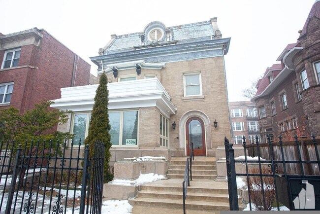 Building Photo - 4506 N Sheridan Rd