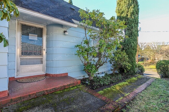 Building Photo - 930 SE 53rd Ave