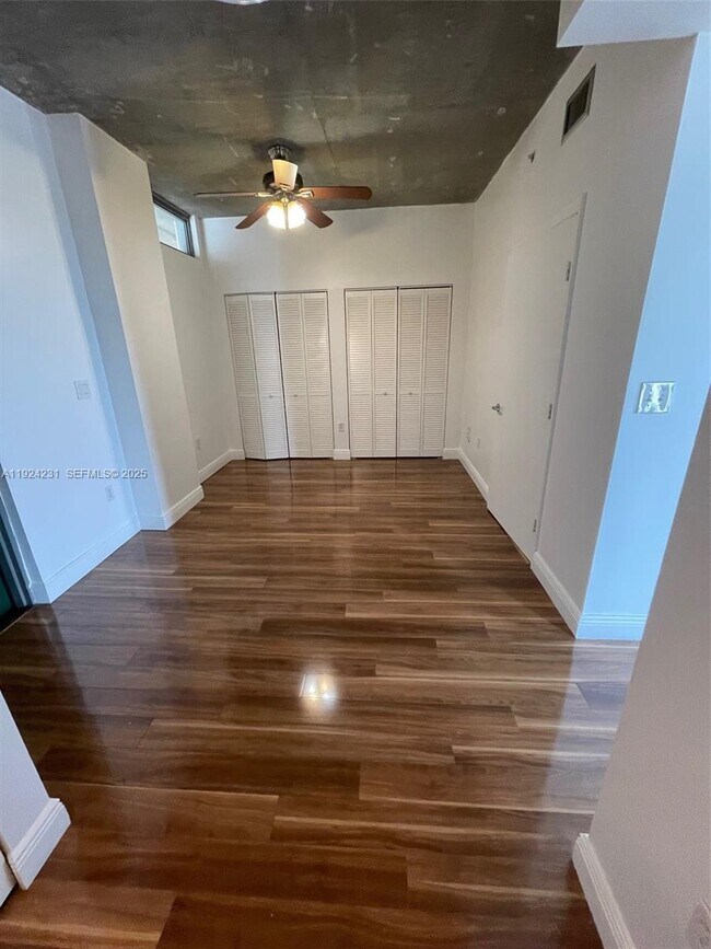 Foto del edificio - 455 NE 25th St