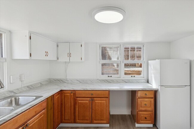 Foto del edificio - Price Drop!!!! Bright & Updated 2-Bed Boulder Duplex with Huge Private Yard!!