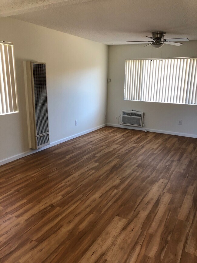 Foto del edificio - 3906 La Crescenta Ave