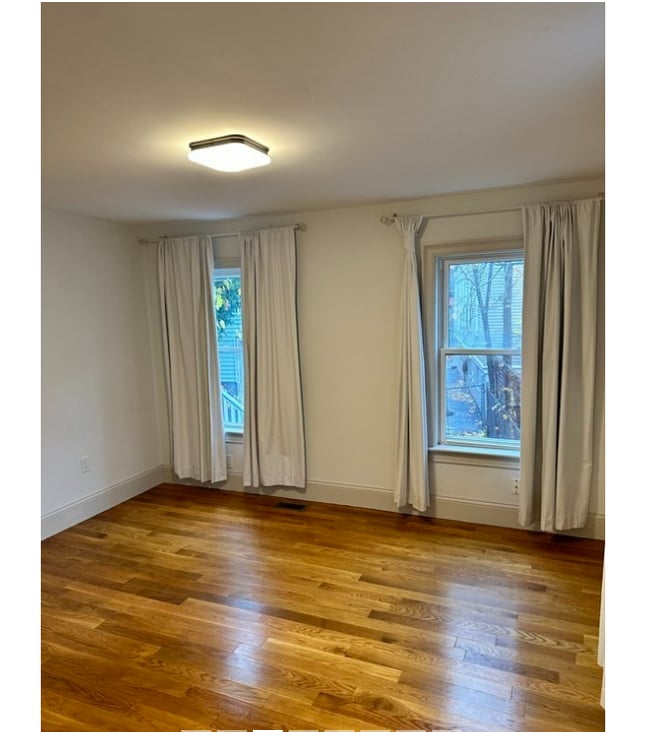 Building Photo - 101 School St