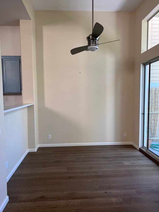 Foto del edificio - 2116 Thistle Ct