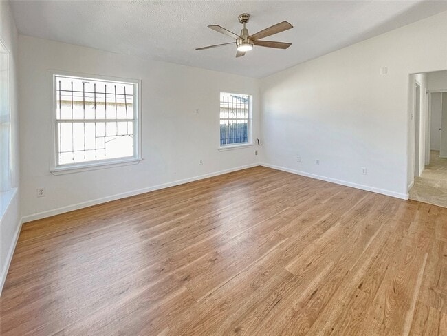 Building Photo - 11914 Kingslake Forest Dr