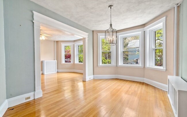 Foto del edificio - Gorgeous 3 bedroom unit in Brookline!