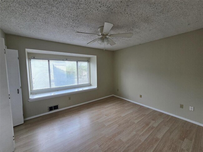 Foto del edificio - 1221 Hopkins St