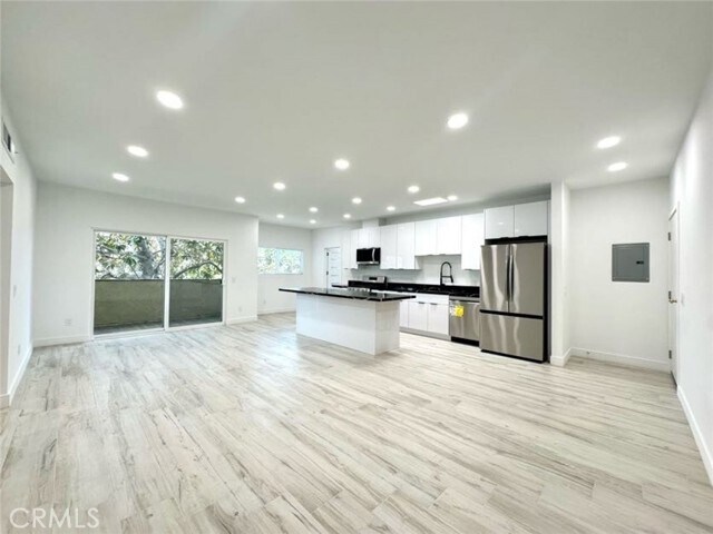 Foto del edificio - 6255 Woodman Ave