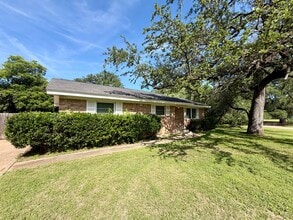 Building Photo - 3310 MacArthur Dr