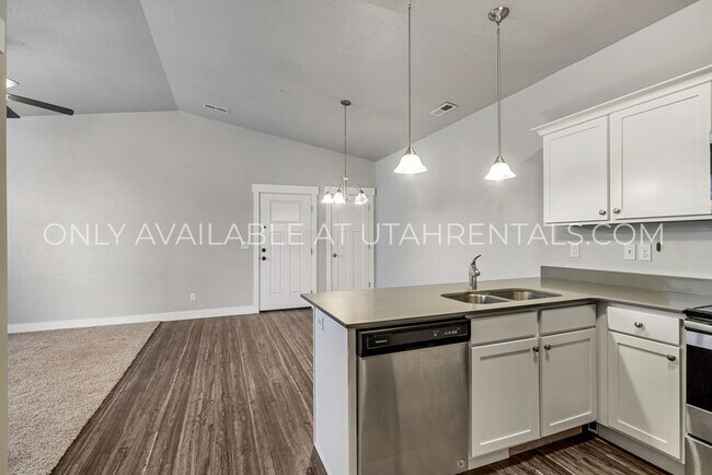 Foto del edificio - 42 W Silver Springs Dr