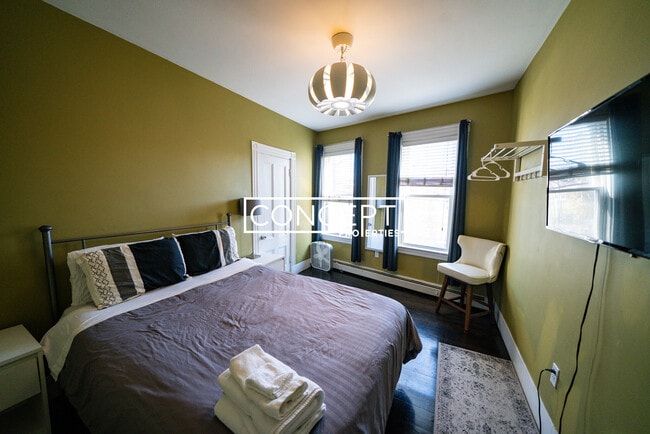 Building Photo - 2 Gore St