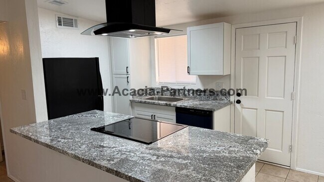 Foto del edificio - Three Bedroom/Two Bath Home