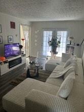 Building Photo - 2535 W Monroe St