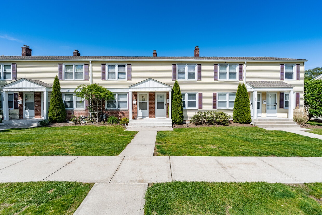 West Gate Townhomes Apartments 283 Cooper Pl New Haven, CT