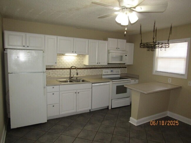 Foto del edificio - 4150 Horseshoe Rd N