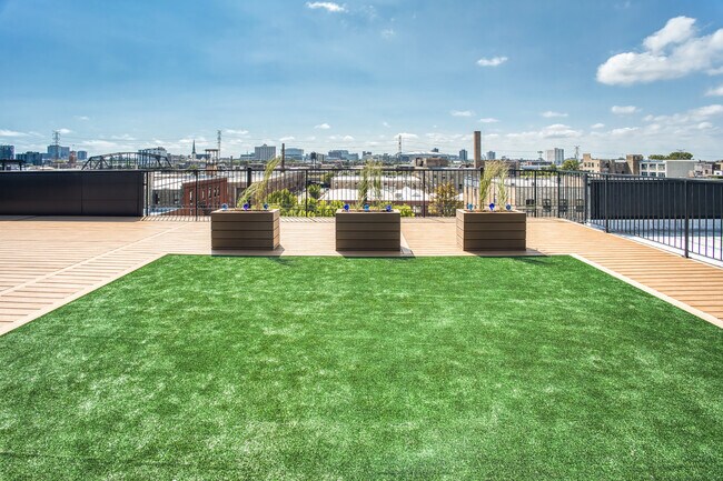 Foto del edificio - 1801 W Grand Ave