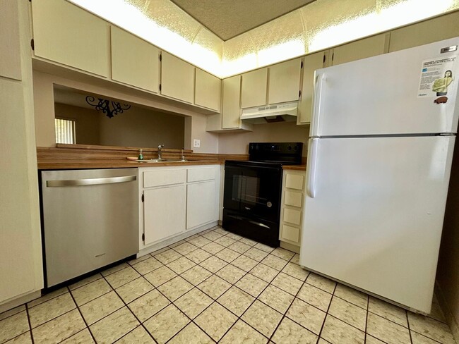Building Photo - 3738 N University Dr