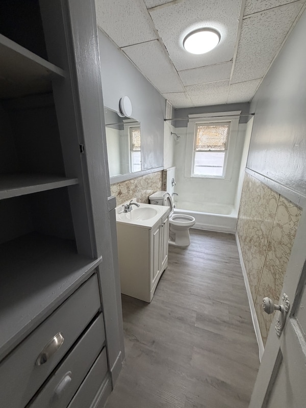 Building Photo - 1557 Cohassett Ave