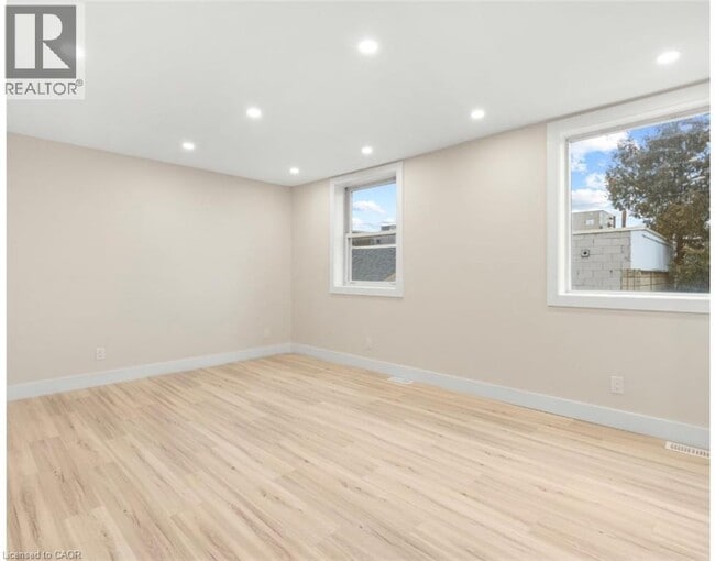 Building Photo - 264 Thayer Ave