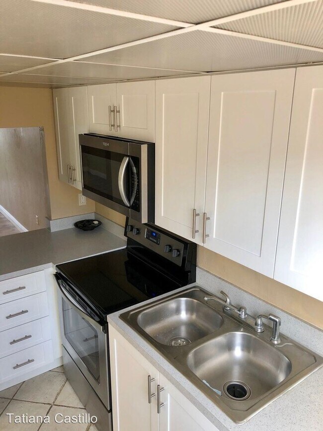 Building Photo - 1 br, 1 bath House - 711 SW 75th St  Apt 208