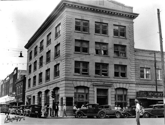 Building Photo - 402 Peoples St