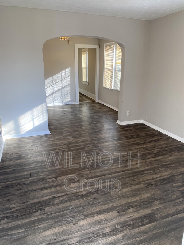Foto del edificio - 2445 N Parker Ave