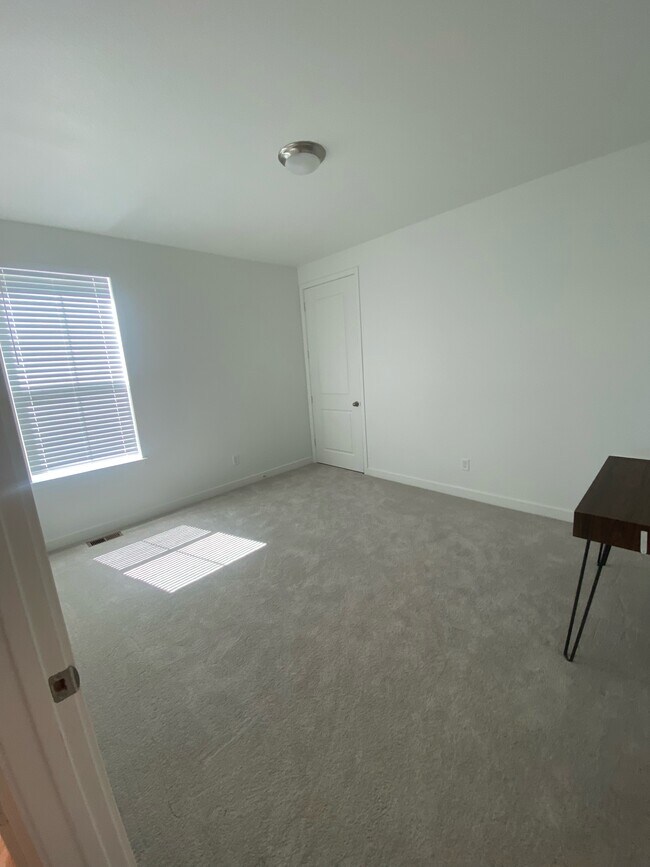 Foto del edificio - 14849 Dahlia St