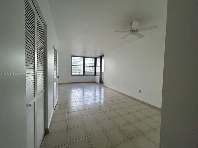 Foto del edificio - 2899 Collins Ave