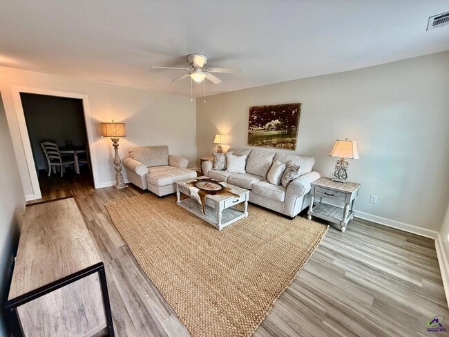 Building Photo - 117 Webster Wy