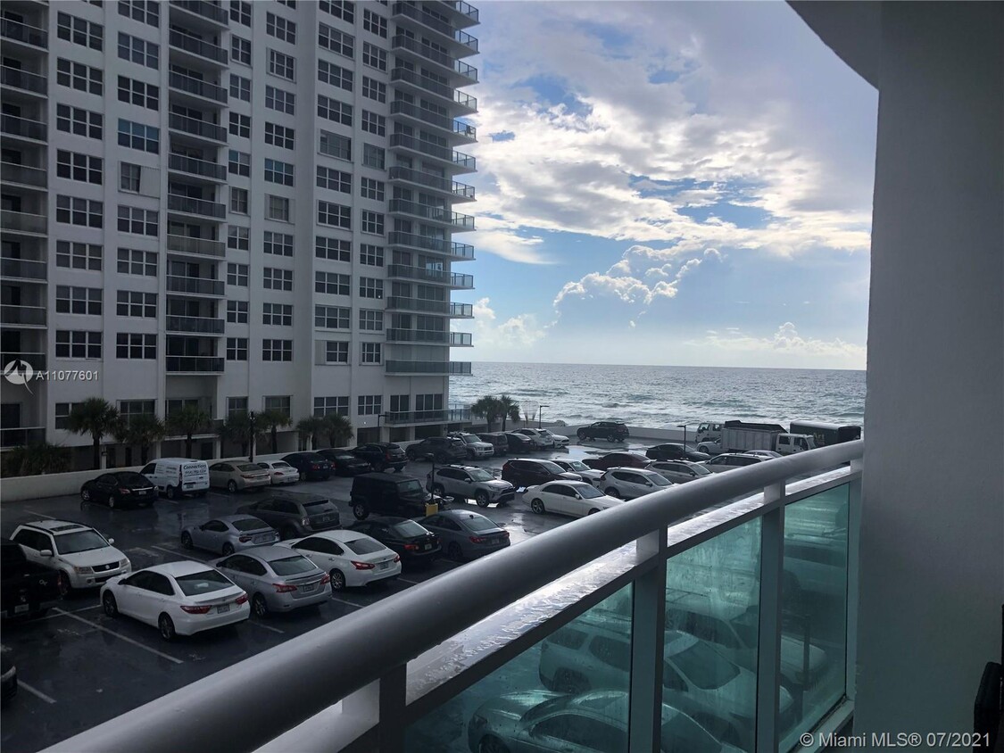 Primary Photo - 3001 S Ocean Dr