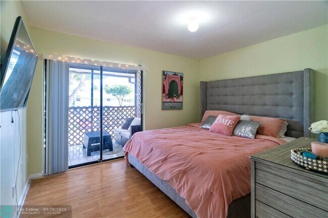 Foto del edificio - 809 NE 199th St