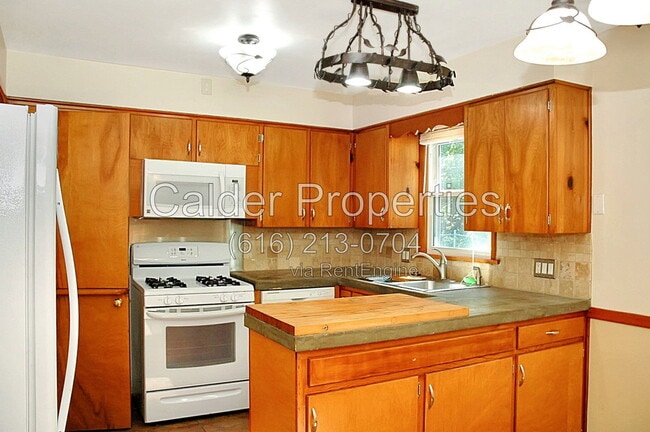 Building Photo - 1317 Herrick Ave NE