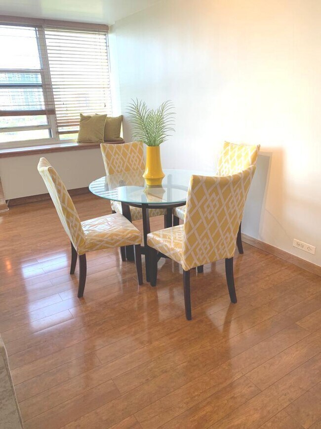Foto del edificio - 4250 N Marine Dr