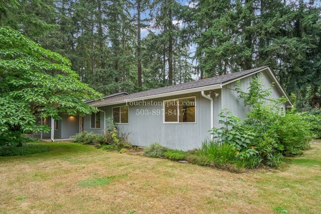 Building Photo - Spacious Lake Oswego 3 Bed Home with AC, Yard, and 2 Car Garage