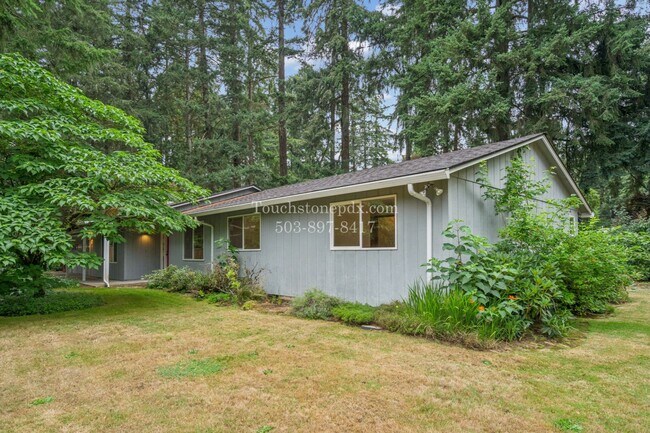 Foto del edificio - Spacious Lake Oswego 3 Bed Home with AC, Yard, and 2 Car Garage