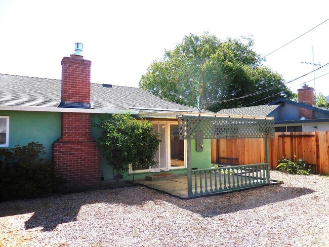 Building Photo - 143 Kit Carson Way