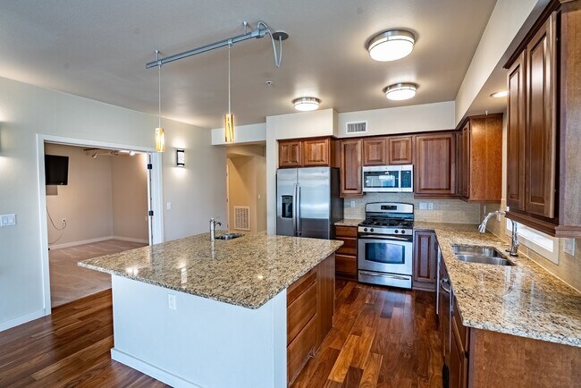 Foto del edificio - 355 W Waterside Dr