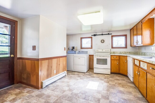 Building Photo - 58 Pond Ln
