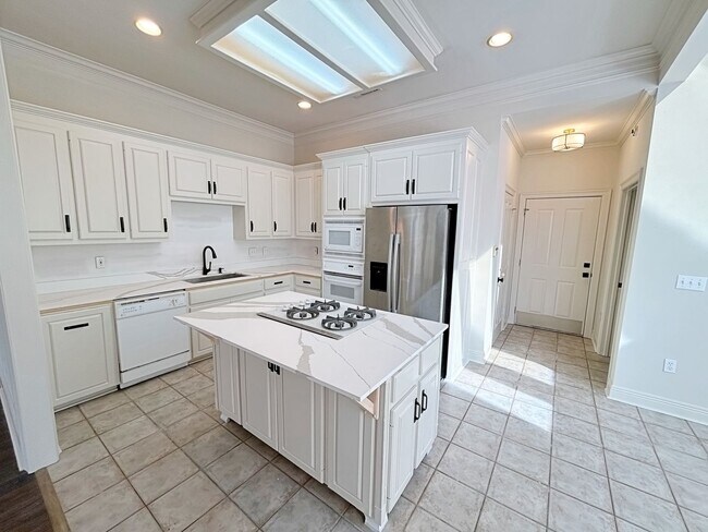 Foto del edificio - 3 Bedroom House Available now
