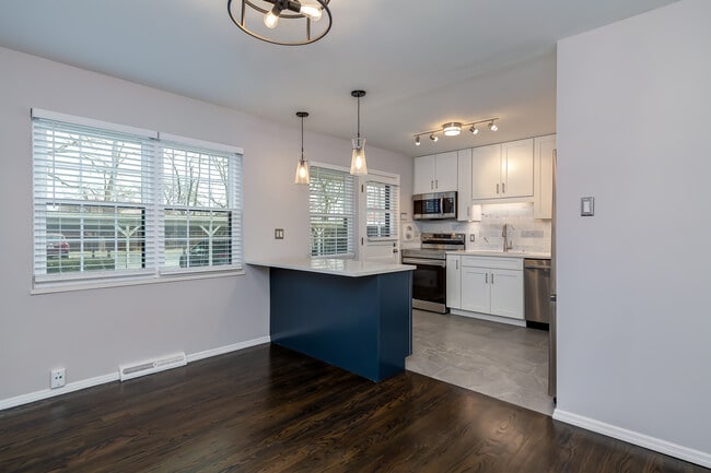 Building Photo - 235 W Washington Ave