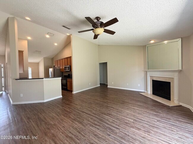 Building Photo - 6902 Southern Oaks Dr W