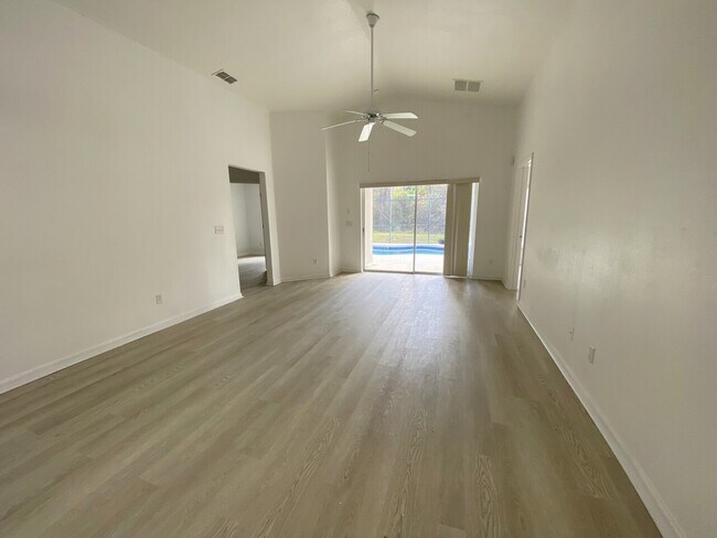 Building Photo - 221 Starbird Ct