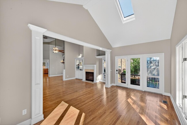 Building Photo - 205 Club Villa Dr W