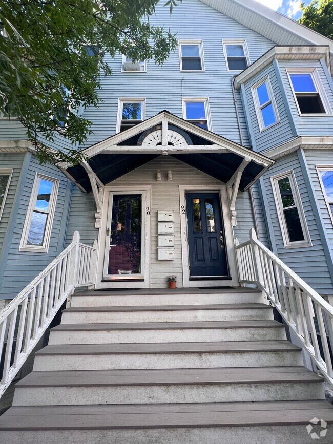 Building Photo - 92 Pleasant St