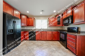 Building Photo - 2472 E Boston St