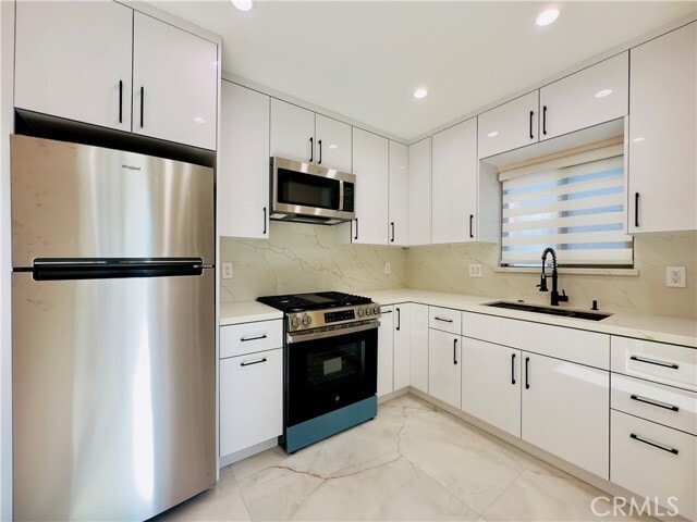 Foto del edificio - 7058 Matilija Ave