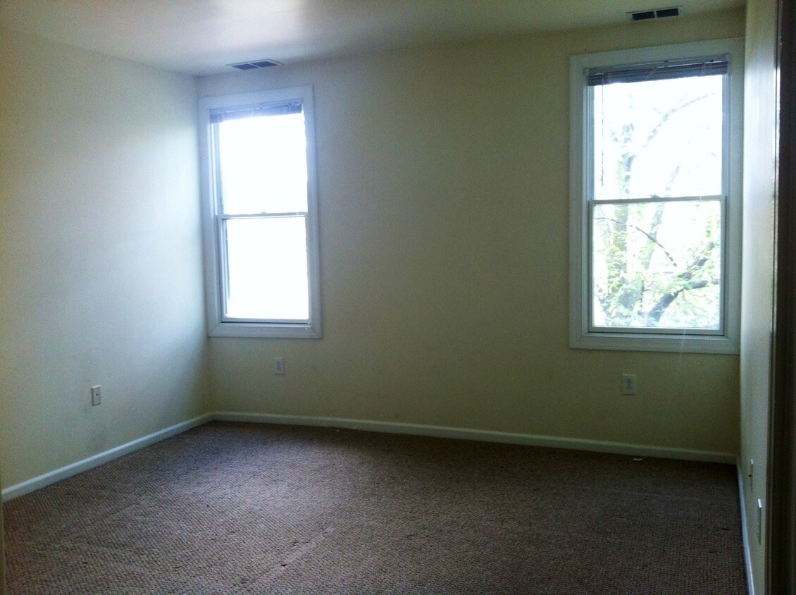 Dormitorio 1 - 537 Greenfield Ave