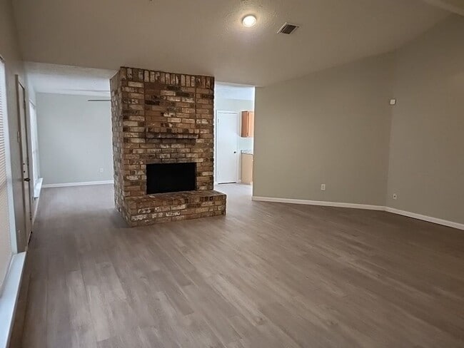 Building Photo - 2207 Kingston Ct**Ask about our NO SECURIT...